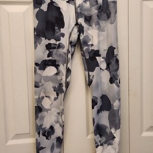 Becco Abstract Black White and Gray Leggings